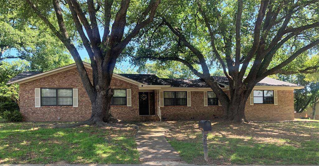 209 Hillside - Photo 1