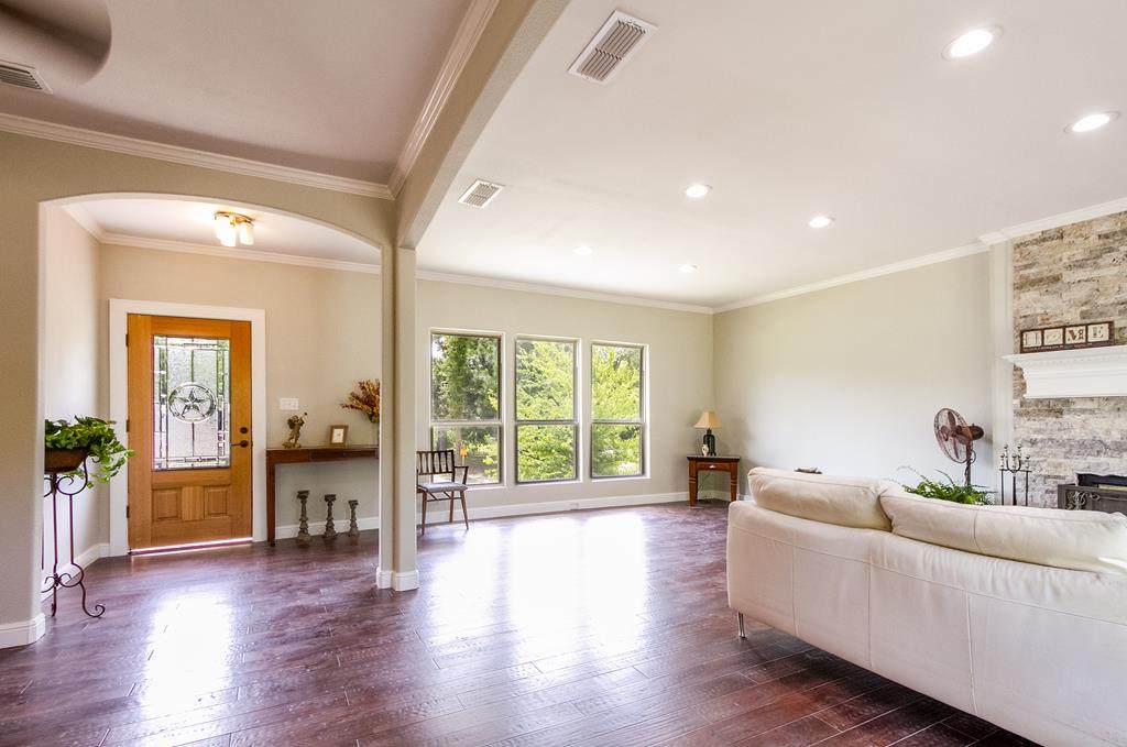 709 Underwood - Photo 1
