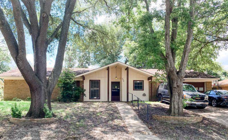 808 Clifford - Photo 1