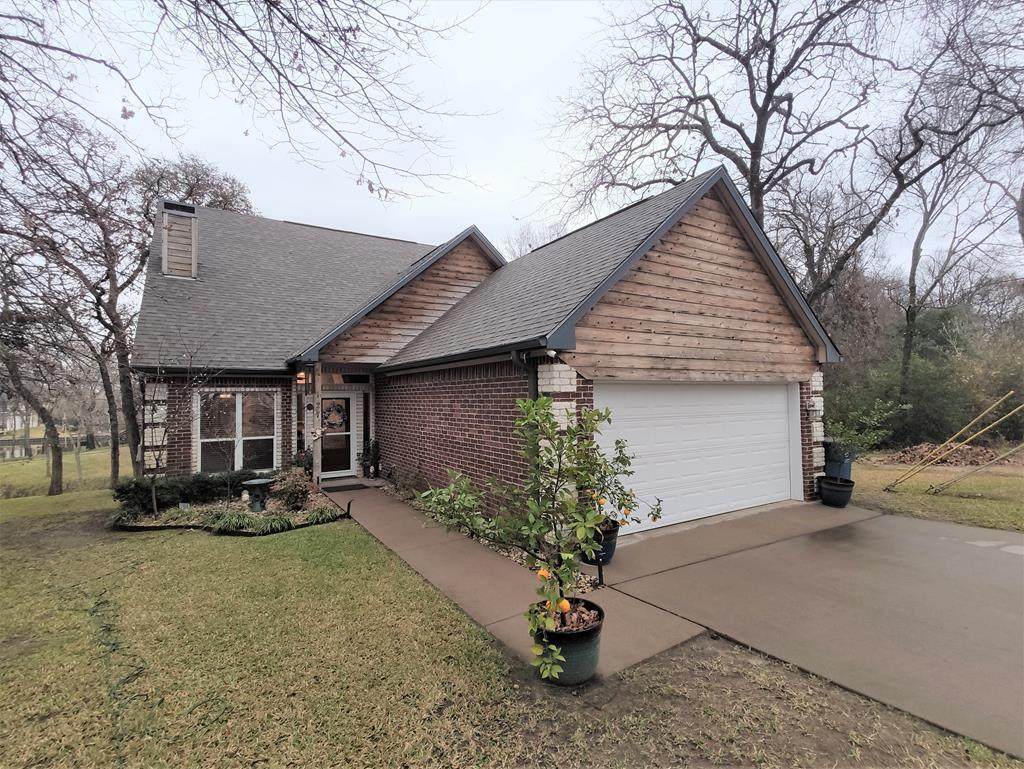 127 Inwood Circle - Photo 1