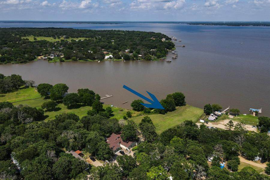 716 Lakeshore Drive - Photo 1
