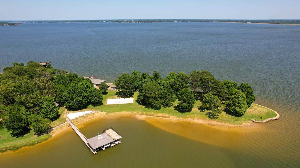 555 Arrowwood Beach Circle - Photo 1