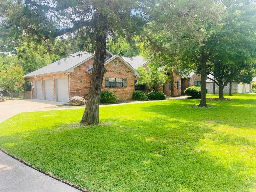 112 Castlewood Rd - Photo 1