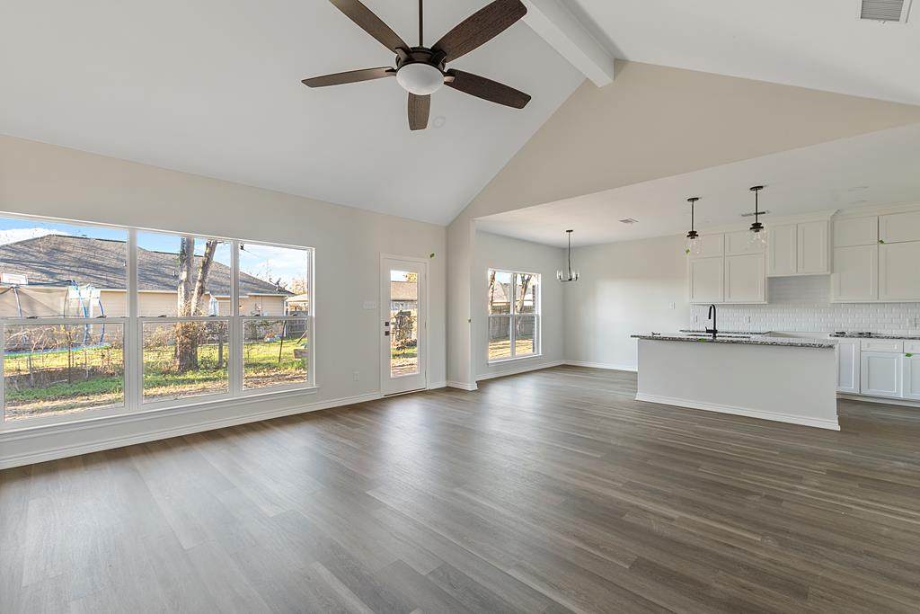 112 Bexar - Photo 1