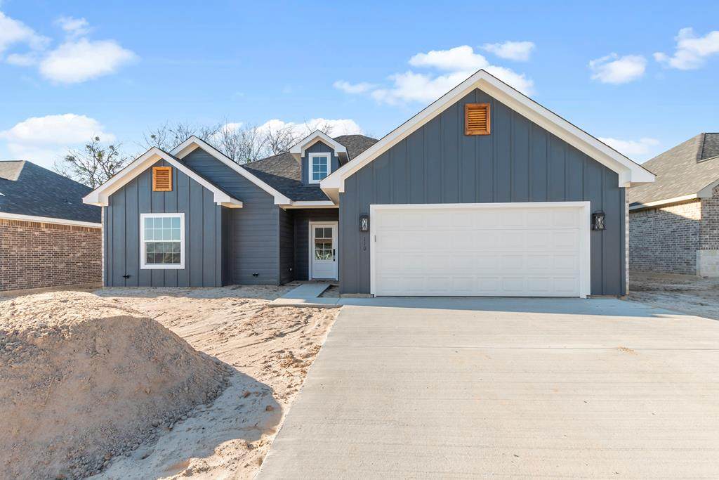 110 Bexar - Photo 1
