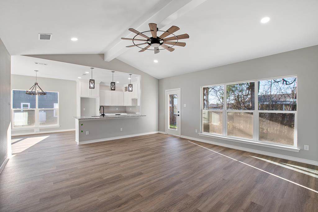 114 Bexar - Photo 1