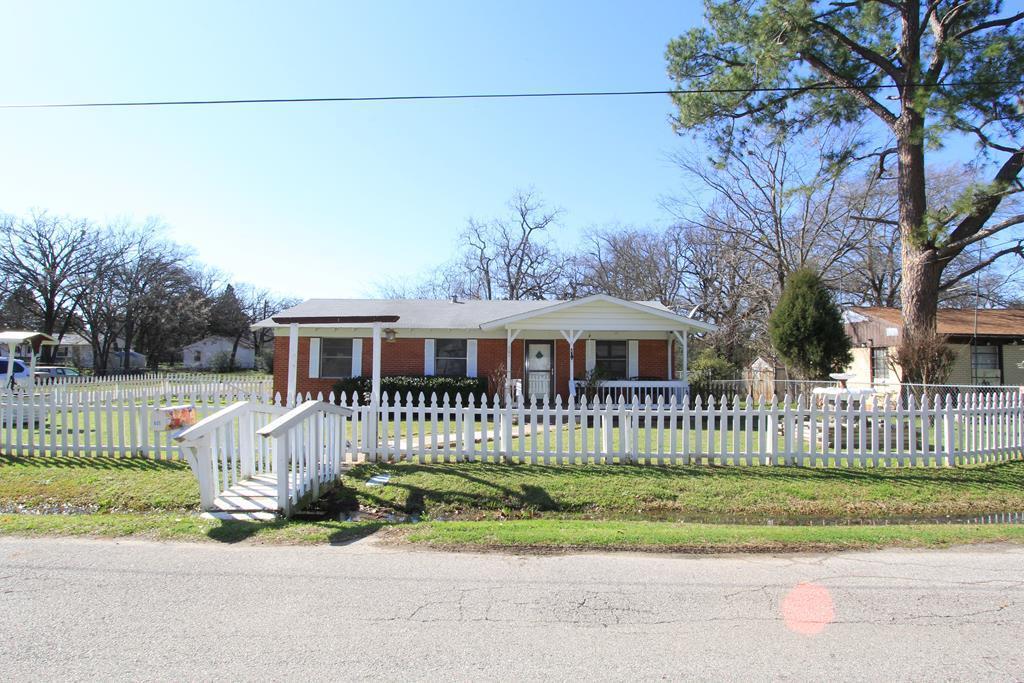601 N Martin - Photo 1