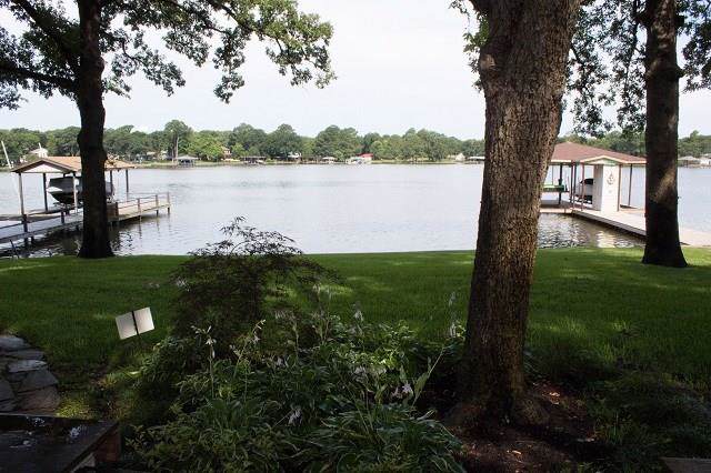 106 W Merry Way - Photo 1