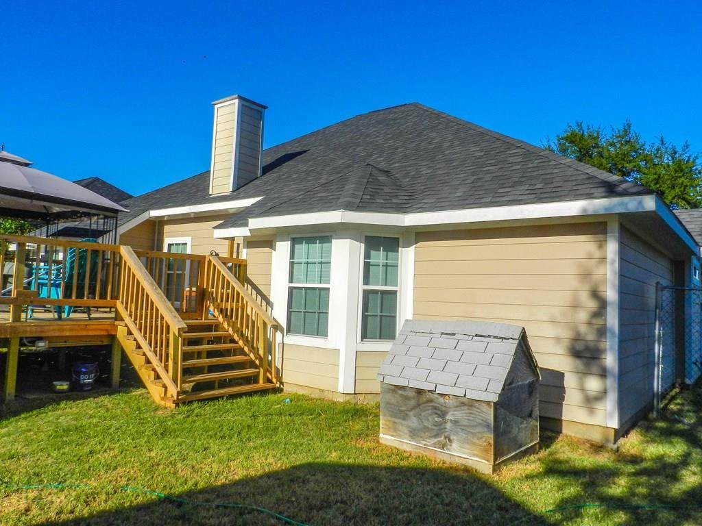 323 Bounding Main - Photo 1