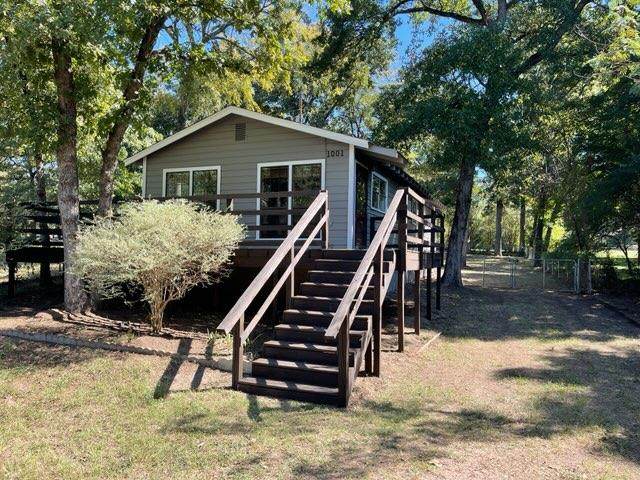 1001 Leaning Oak Dr - Photo 1