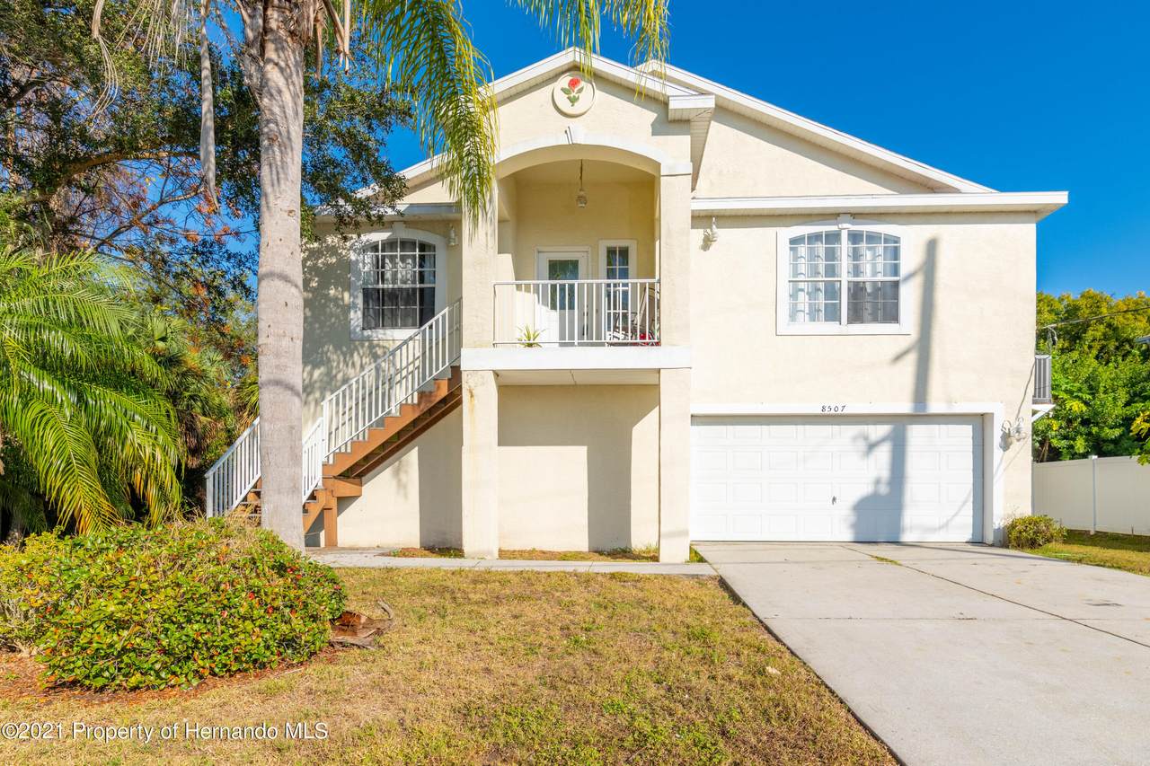 8507 Summer Drive - Photo 1