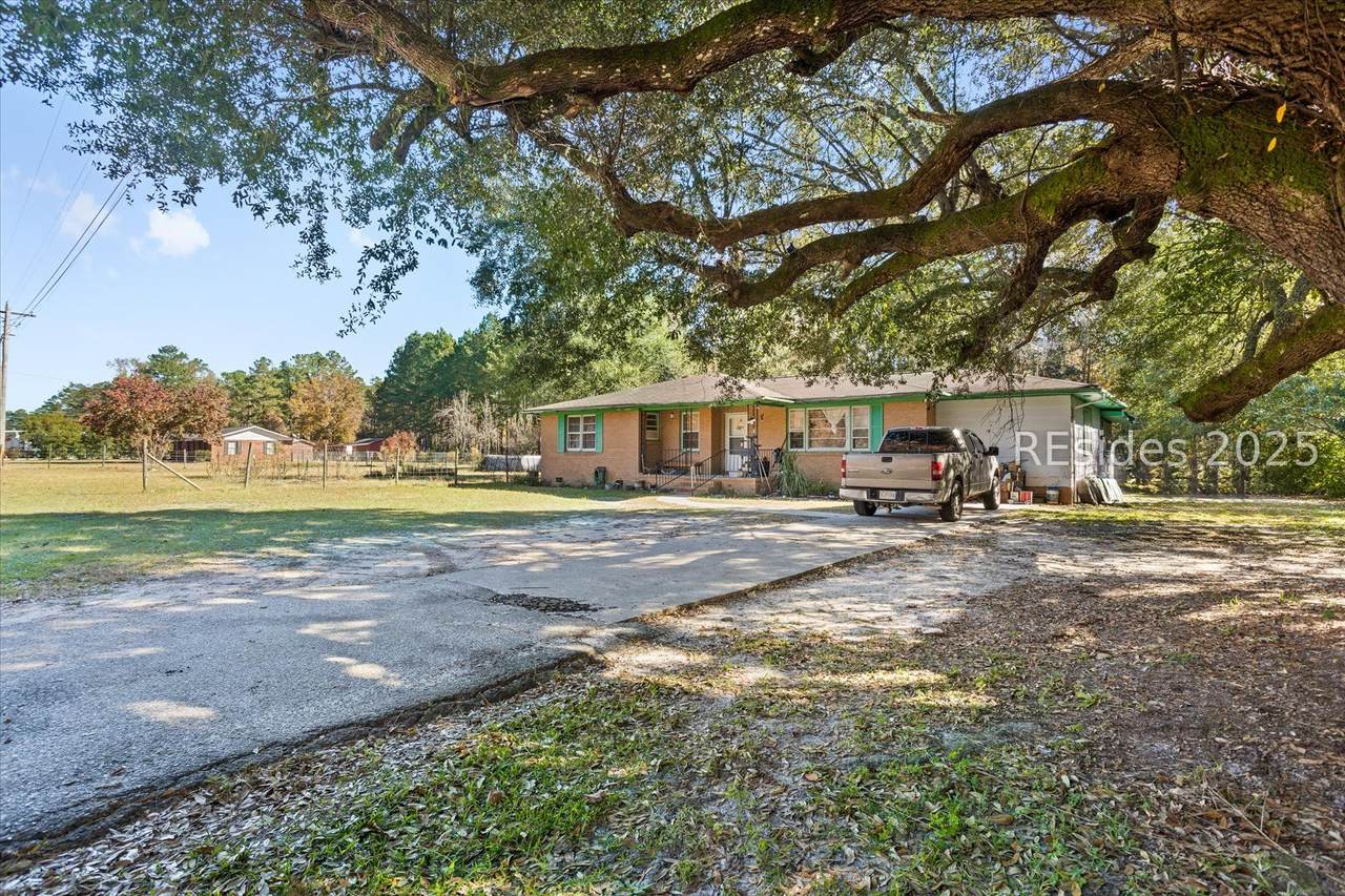 105 Furman Nixville Parkway - Photo 1