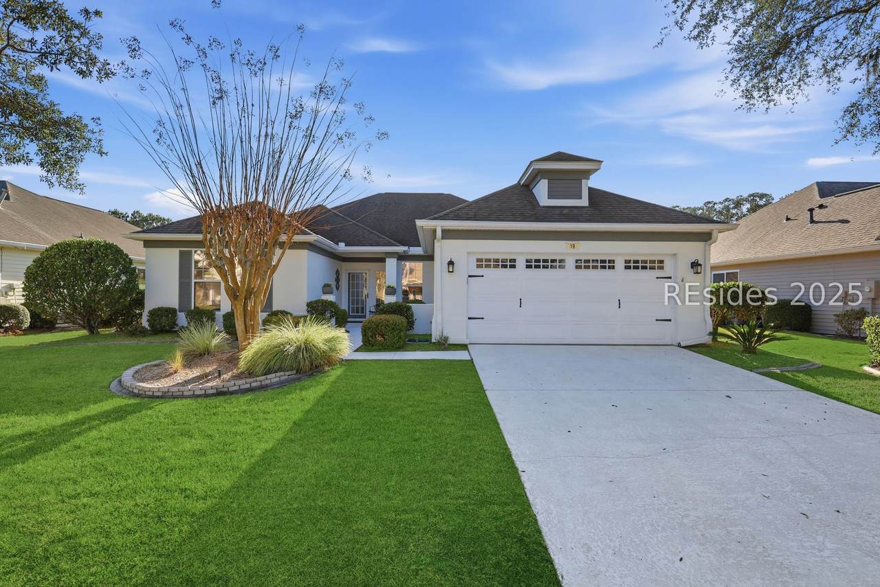 19 Hampton Circle - Photo 1