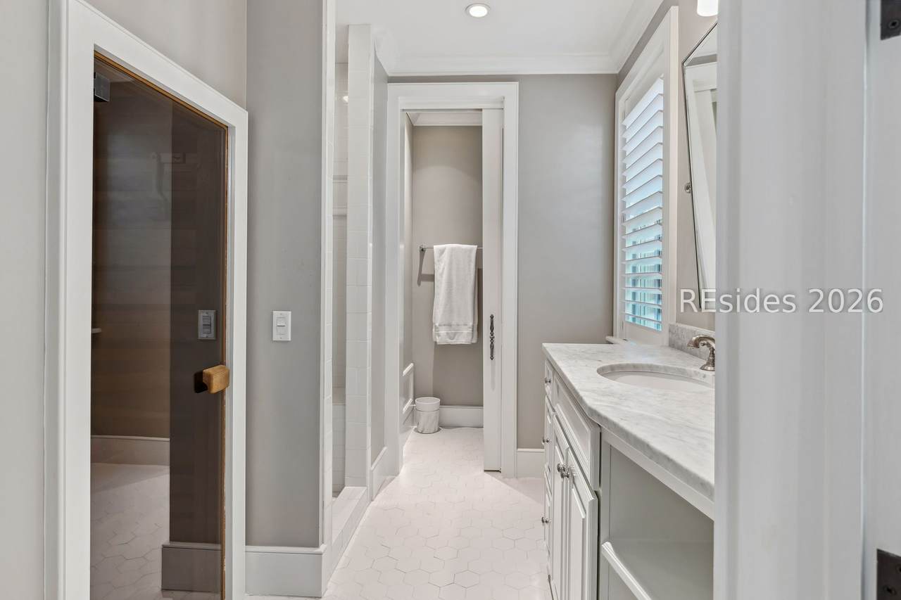 10 Loch Lomond Court - Photo 1