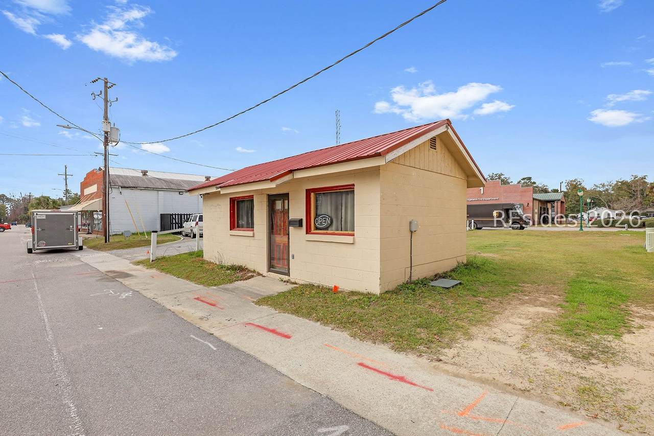 589 Green Street - Photo 1