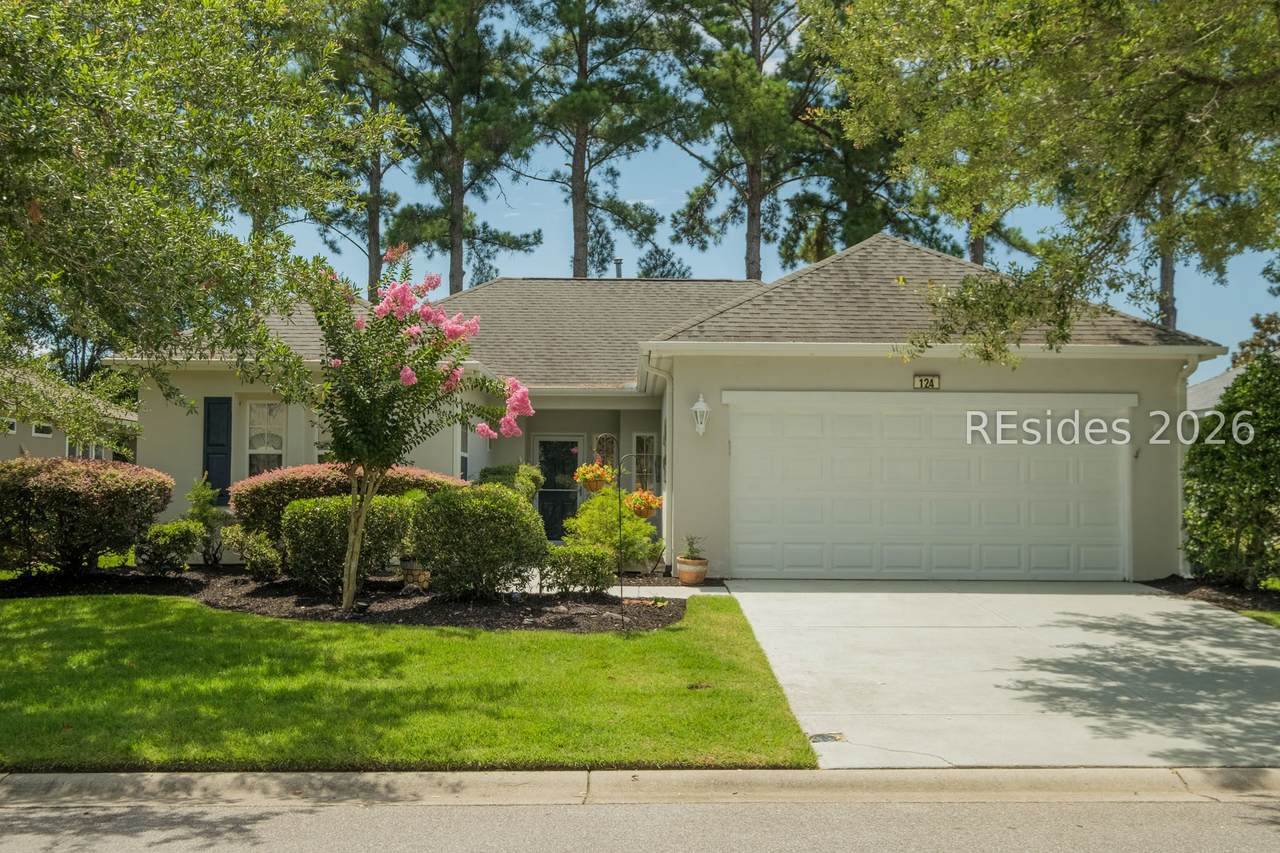 124 Hampton Circle - Photo 1
