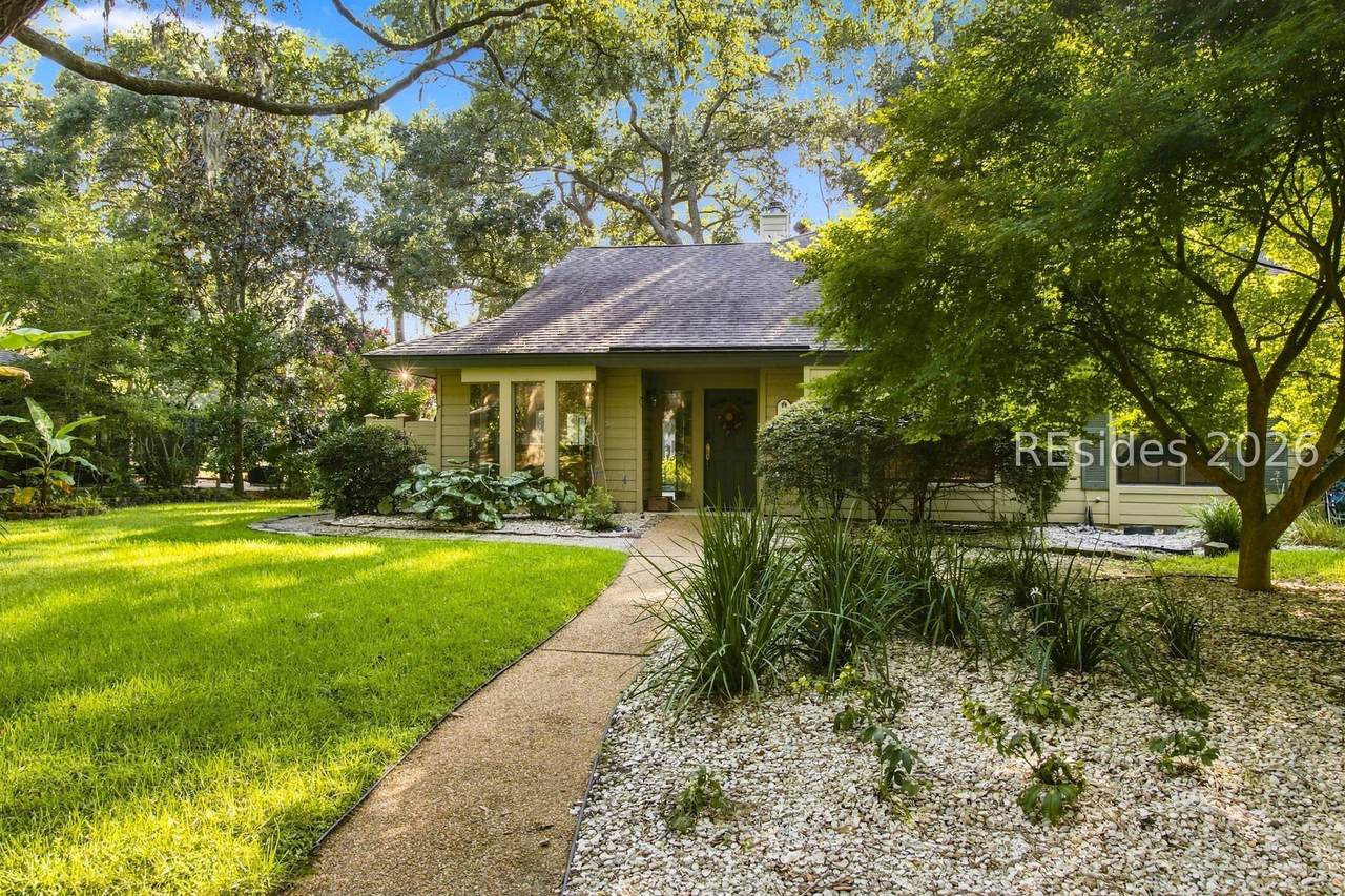 27 Beachwood Drive - Photo 1