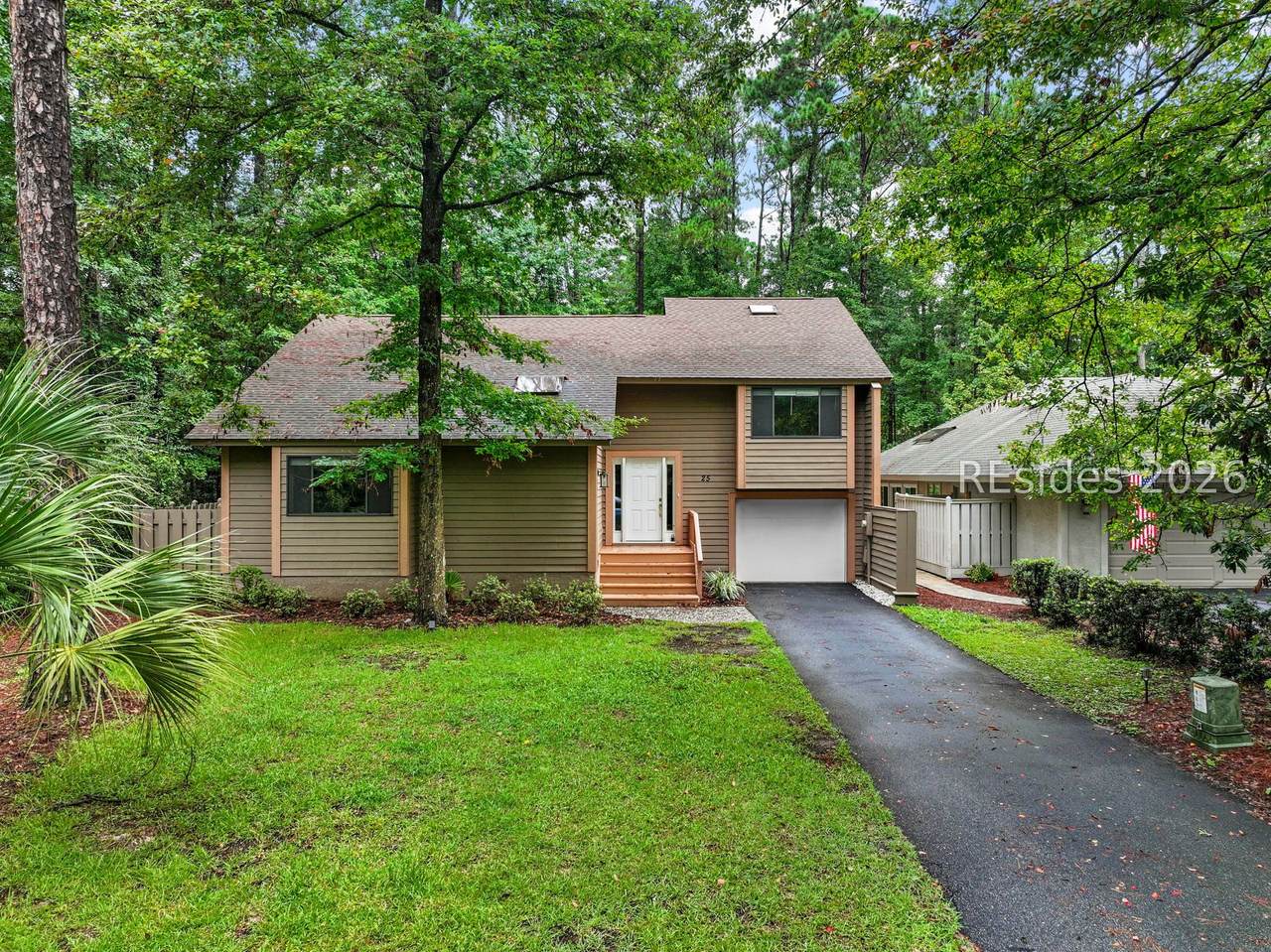 25 Honey Locust Circle - Photo 1