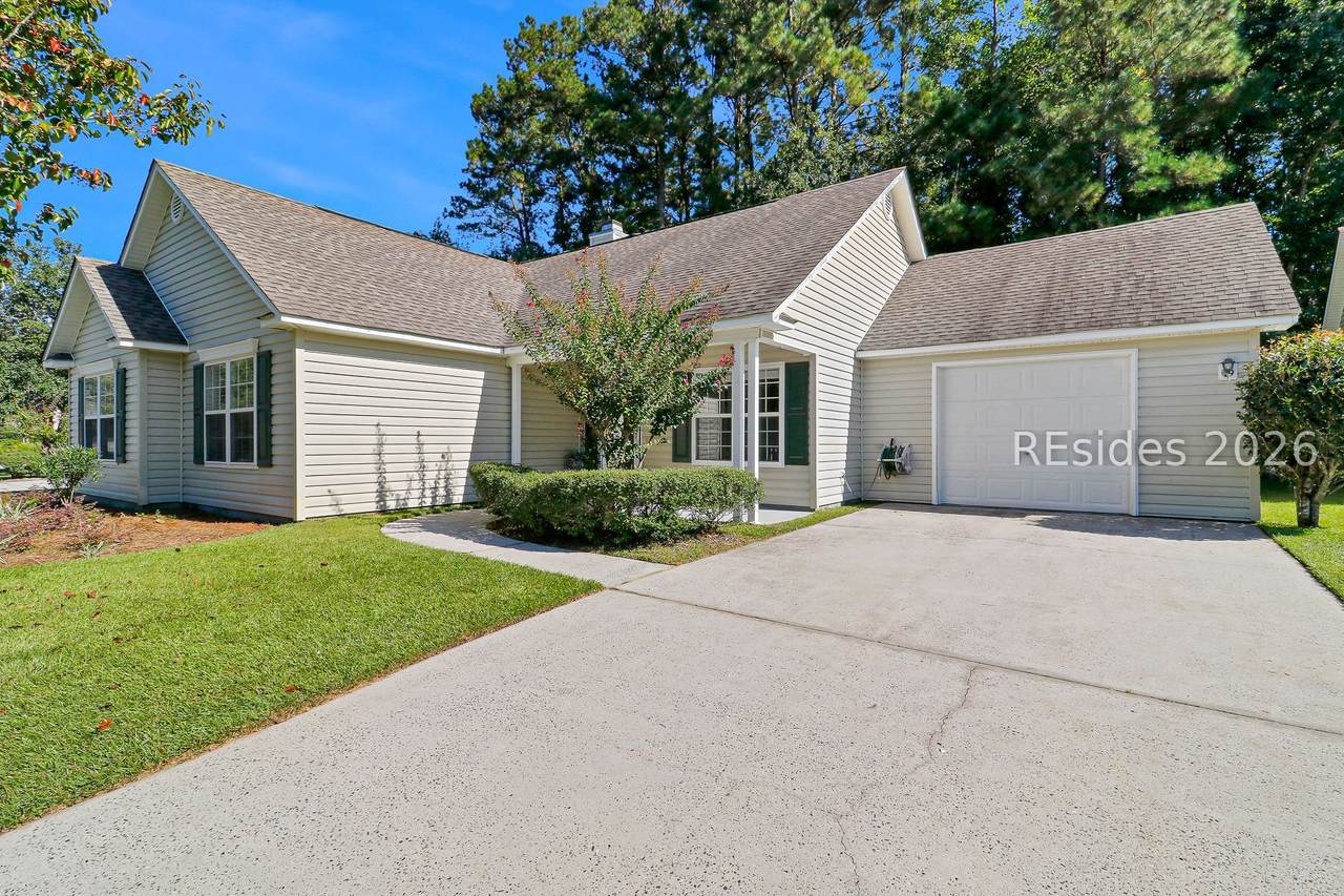 3 Hyde Park Circle - Photo 1