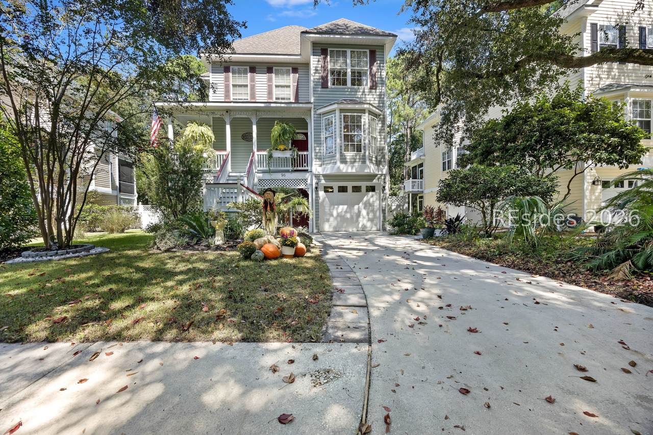 96 Victoria Square Drive - Photo 1