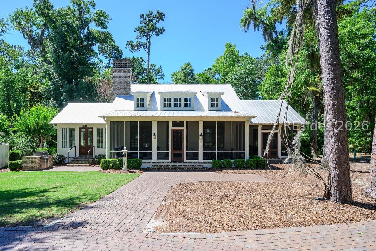 123 August Lane - Photo 1