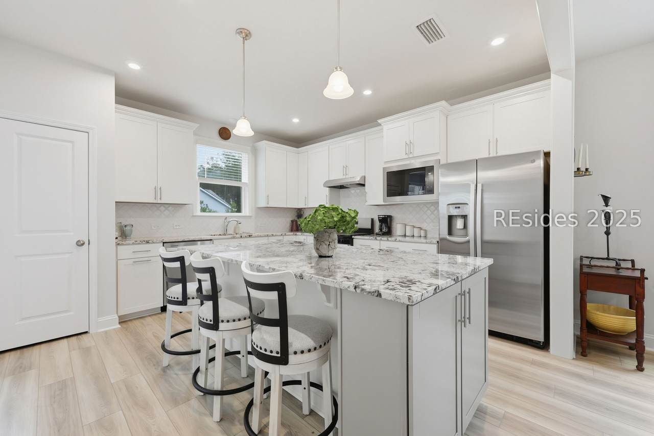 814 Aurora Way - Photo 1