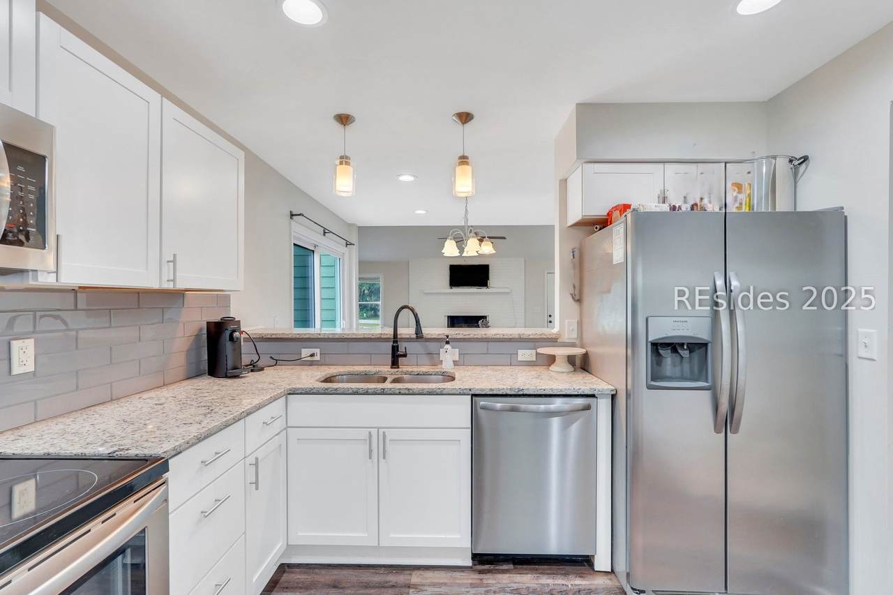 715 Sunset Circle - Photo 1