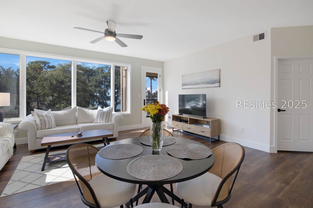 6 Village North Drive - Photo 1