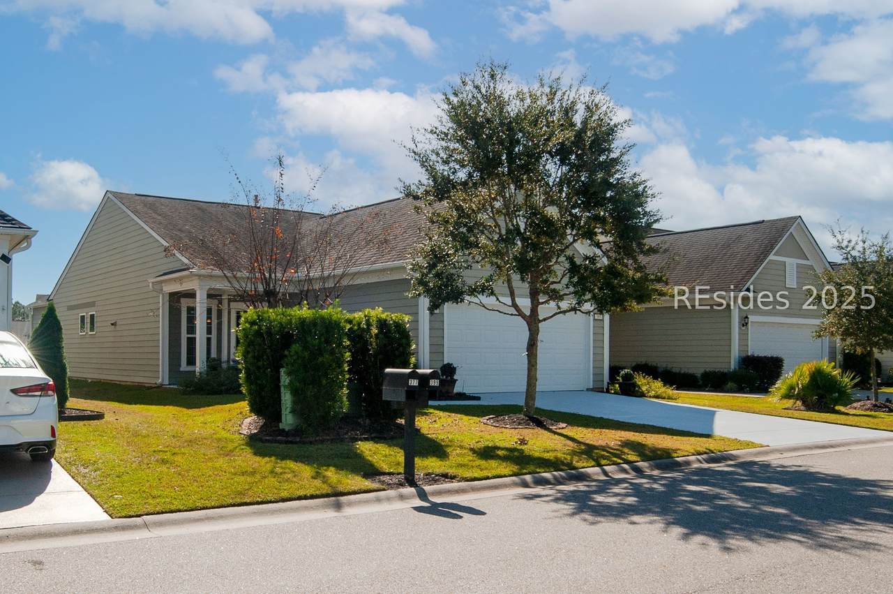 399 Heathwood Drive - Photo 1