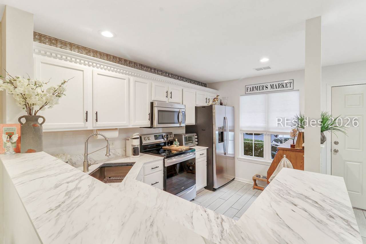 258 North Circle - Photo 1