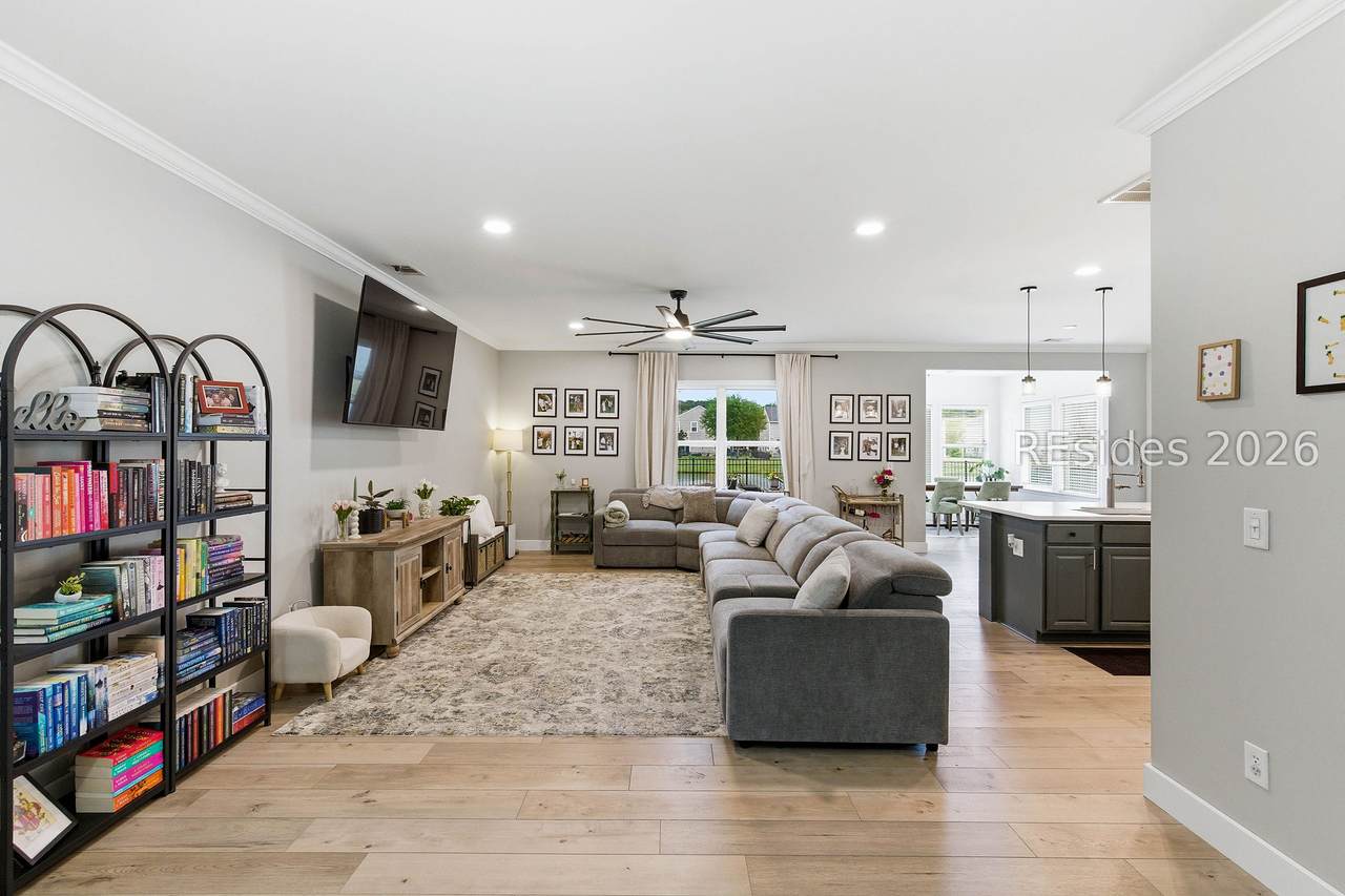 9 Seneca Way - Photo 1