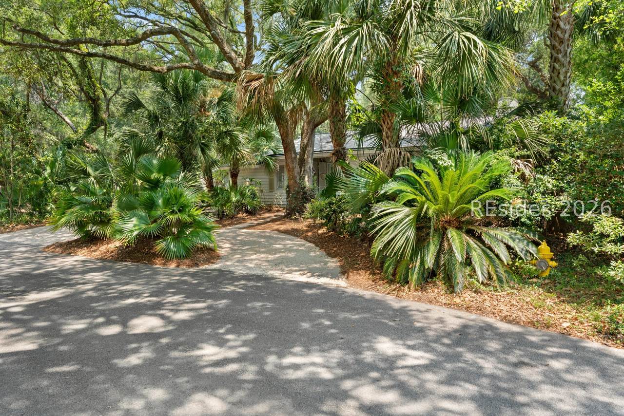 10 Hollyberry Lane - Photo 1