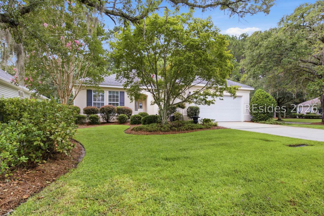 35 Hampton Circle - Photo 1