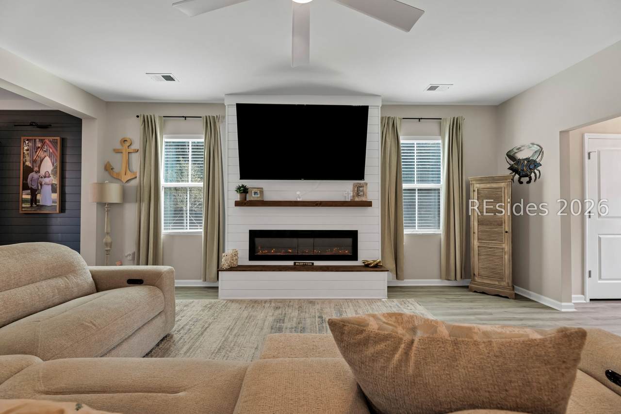 4 Whispering Oaks Circle - Photo 1