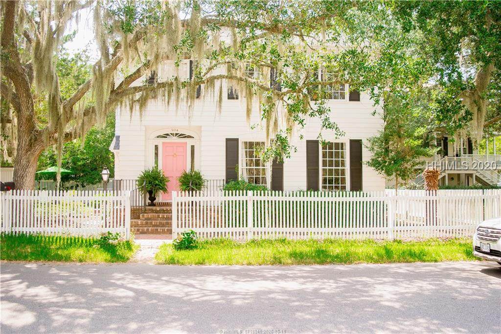 504 East Street - Photo 1