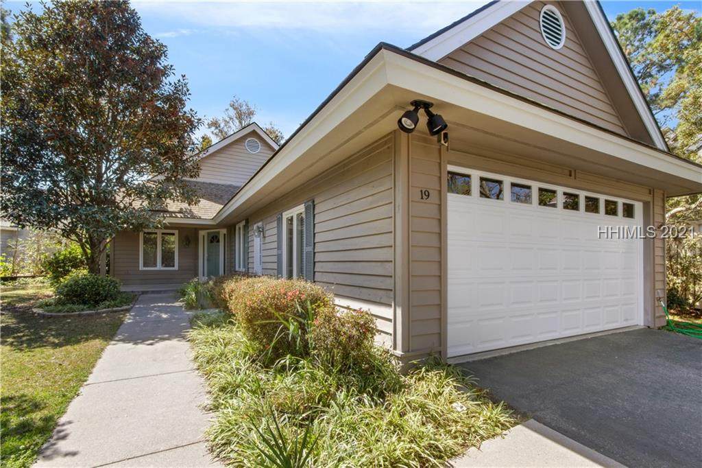 19 Royal Pointe Drive - Photo 1