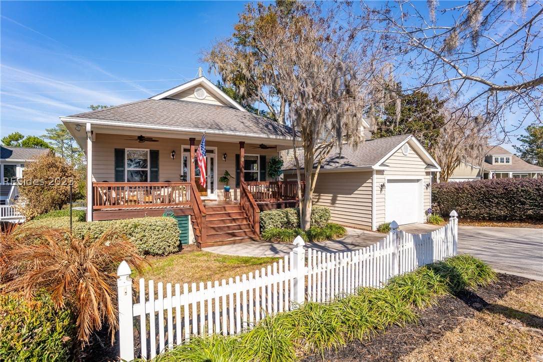 8 White Pond Boulevard - Photo 1