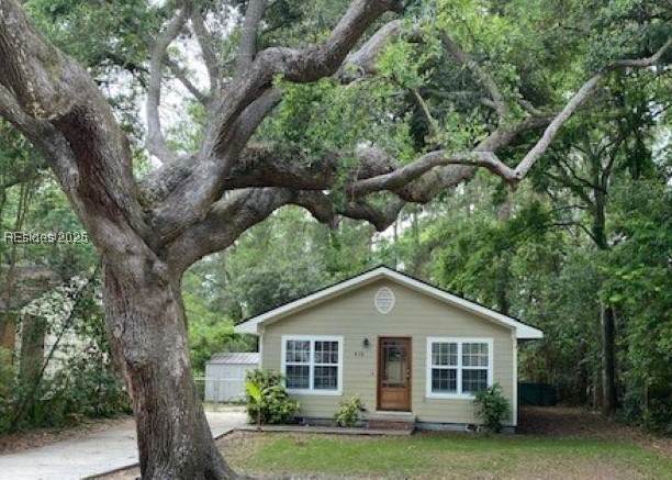 418 Meritta Avenue - Photo 1