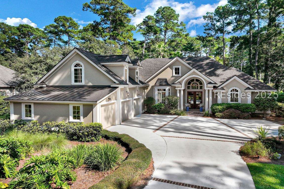 734 Colonial Drive - Photo 1