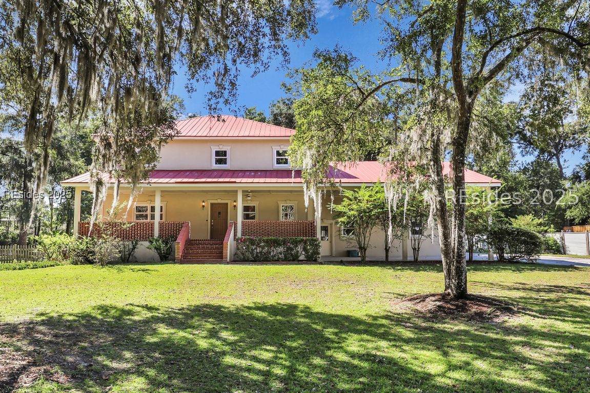 700 Oakwood Drive - Photo 1