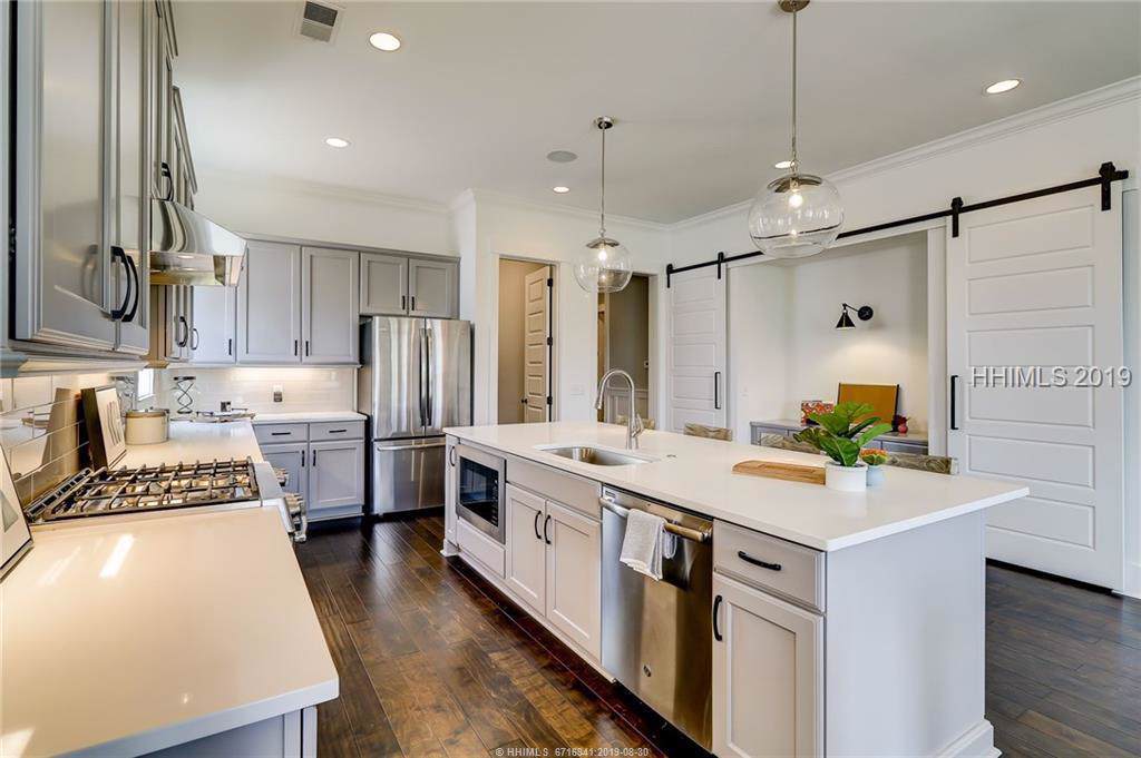 334 Castaway Drive - Photo 1