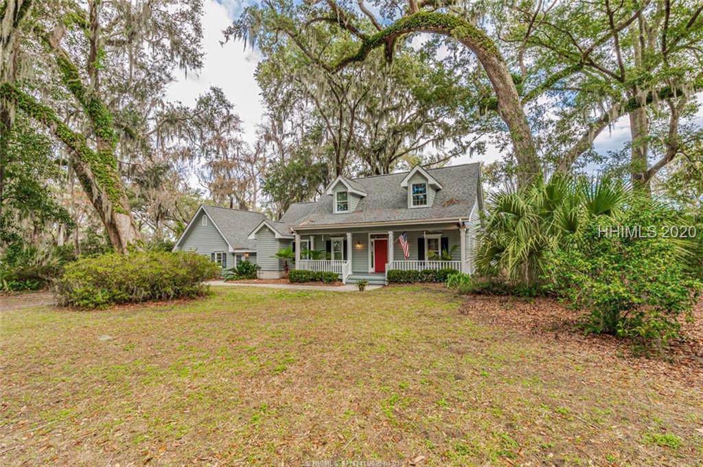 402 Island Circle - Photo 1