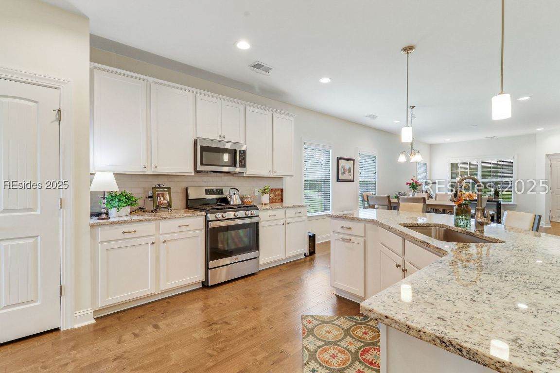 112 Hawthorne Lane - Photo 1