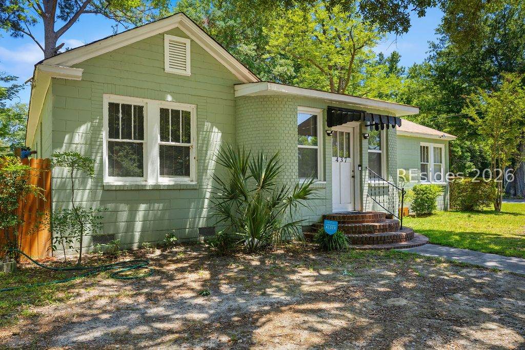 437 Laurens Avenue - Photo 1