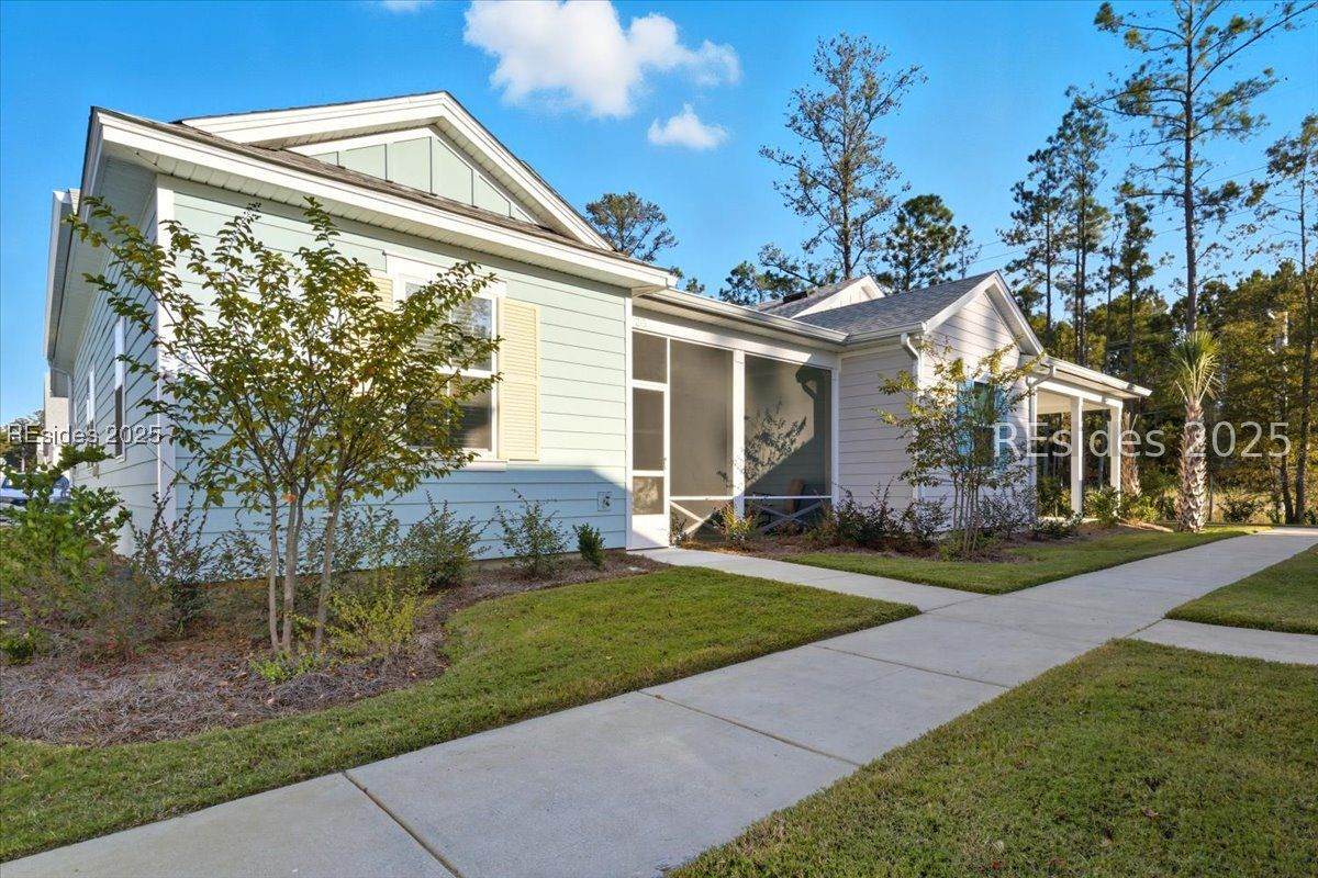 215 Tropics Avenue - Photo 1