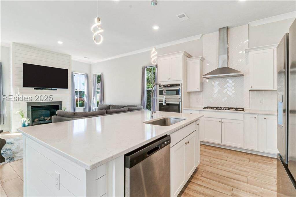 64 Hawthorn Lane - Photo 1