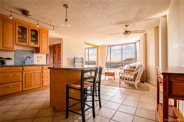 320 Liliuokalani Avenue - Photo 1
