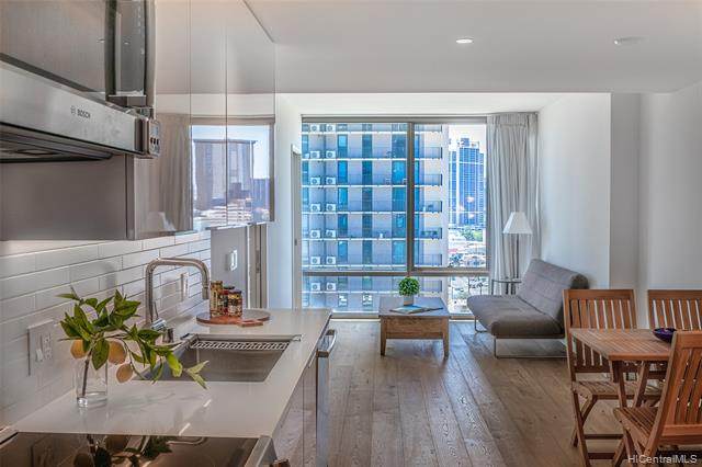 1001 Queen Street - Photo 1