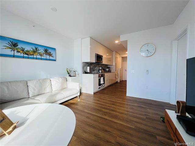 987 Queen Street - Photo 1