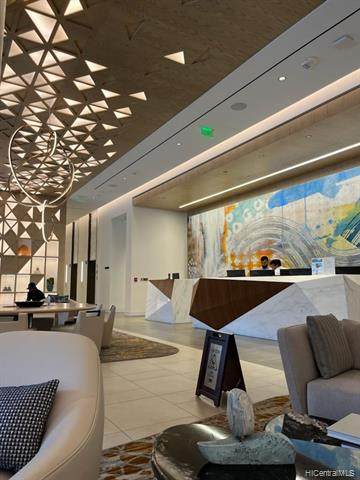 987 Queen Street - Photo 1